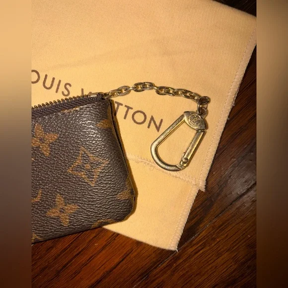 Louis Vuitton Key Pouch in signature Monogram coatedcanvas,aka the Pochette Clés - Picture 3 of 8